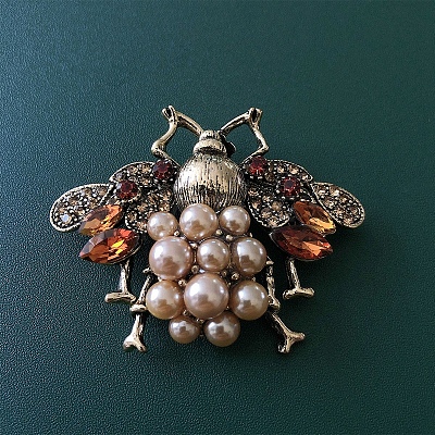 Bee Plastic Pearl with Rhinestone Brooch Pin PW-WGFFCC2-01-1